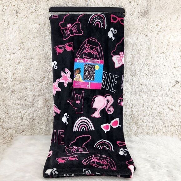 {Barbie} Plush Throw Blanket - Picture 3 of 7